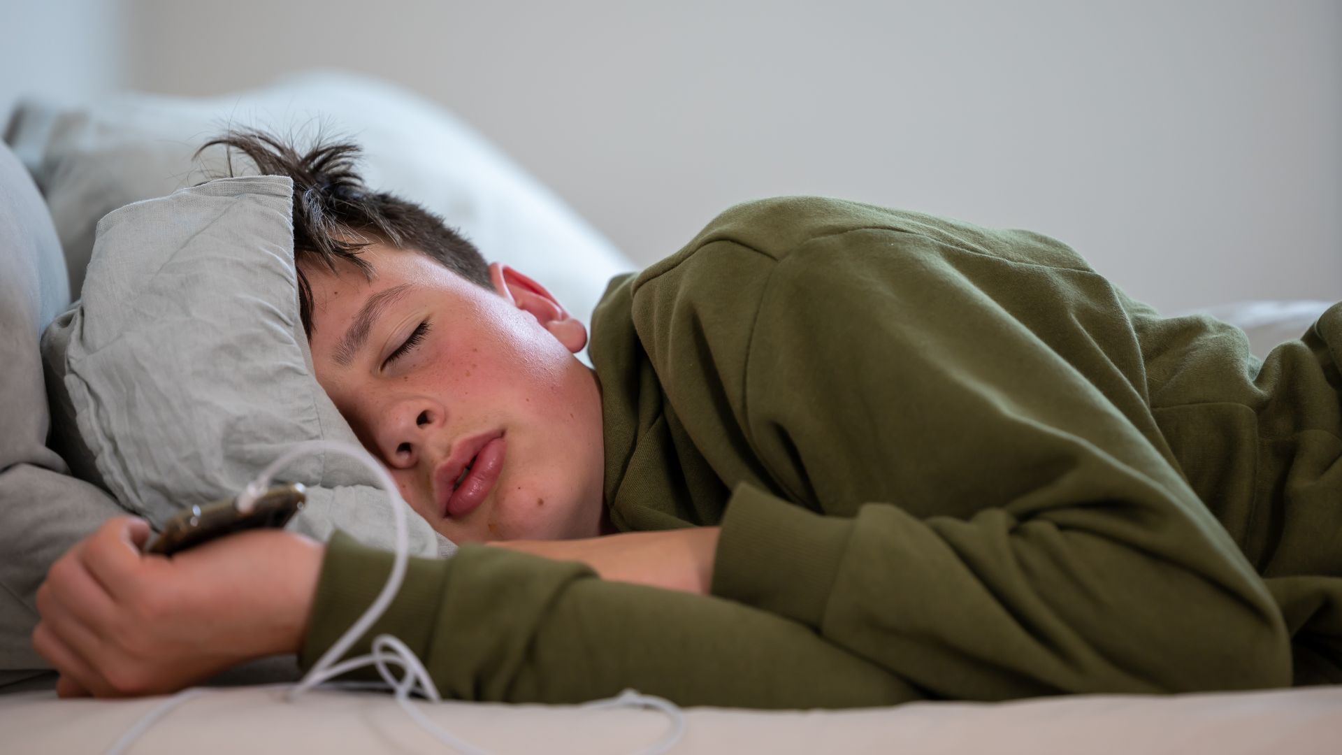 S2E47 – Only Child, Big Questions: Navigating Screen Time, Co-Parenting, and Sleep